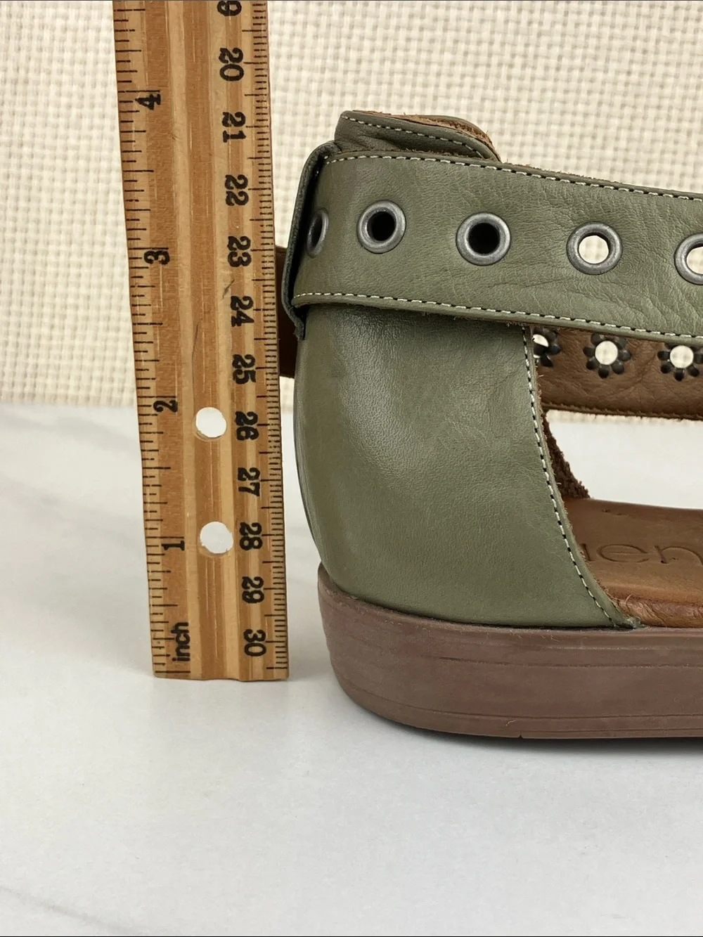 Bueno Becky Green Leather Flats Ankle Strap Size 41